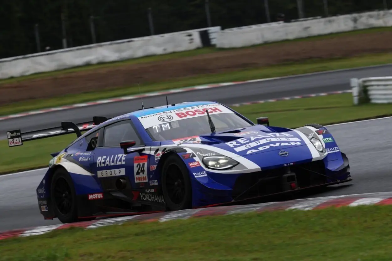 Super GT | Sugo 300km 2025: Kondo Racing vince con la #24 grazie ad un sorpasso all’ultimo giro e dopo una bandiera rossa