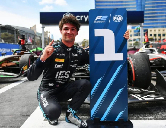 F2 | GP Azerbaijan 2025: Crawford trattiene un grandioso Durksen e vince la Feature Race. Minì 4°, Fornaroli penalizzato e 5°