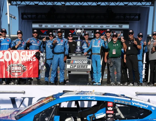 NASCAR | Cup Series, Gateway 2025: Hamlin regala a Toyota la 200esima vittoria nella top class