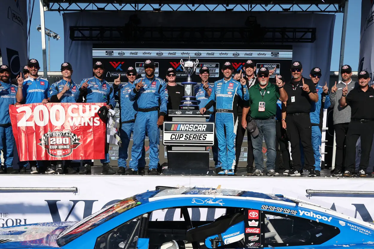NASCAR | Cup Series, Gateway 2025: Hamlin regala a Toyota la 200esima vittoria nella top class