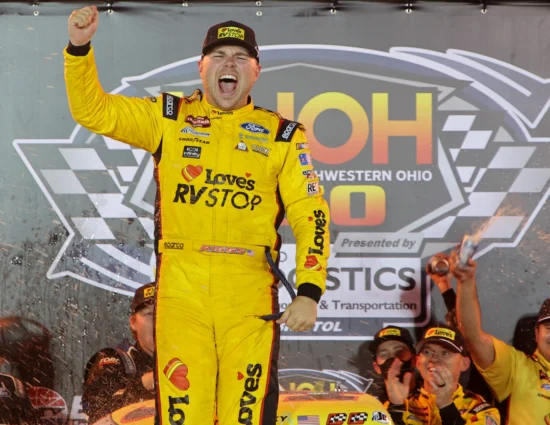NASCAR | Truck Series, Bristol #2 2025: Layne Riggs vince dopo essere andato in testacoda