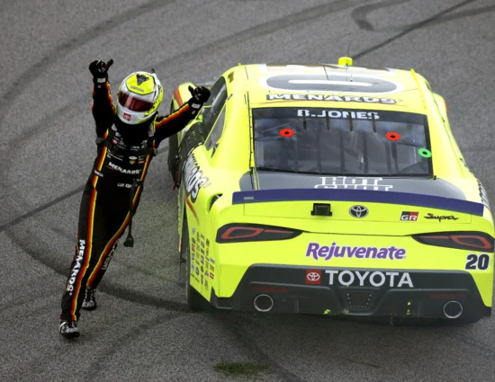 NASCAR | Xfinity Series, Kansas #2 2025: Brandon Jones vince ancora una volta in Kansas