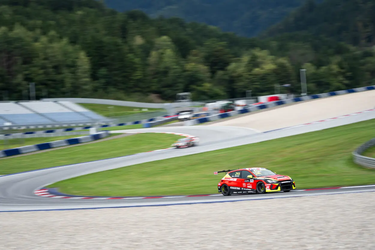 TCR Europe | Red Bull Ring 2025, Gara 2: Brickley vince davanti a Butti. Incidente tra Gené e Jimmy Clairet all’ultima curva