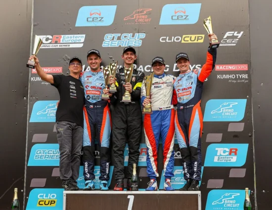 TCR Eastern Europe | Brno 2025: Kadlečik risponde a Kout e con due vittorie riapre la lotta al campionato