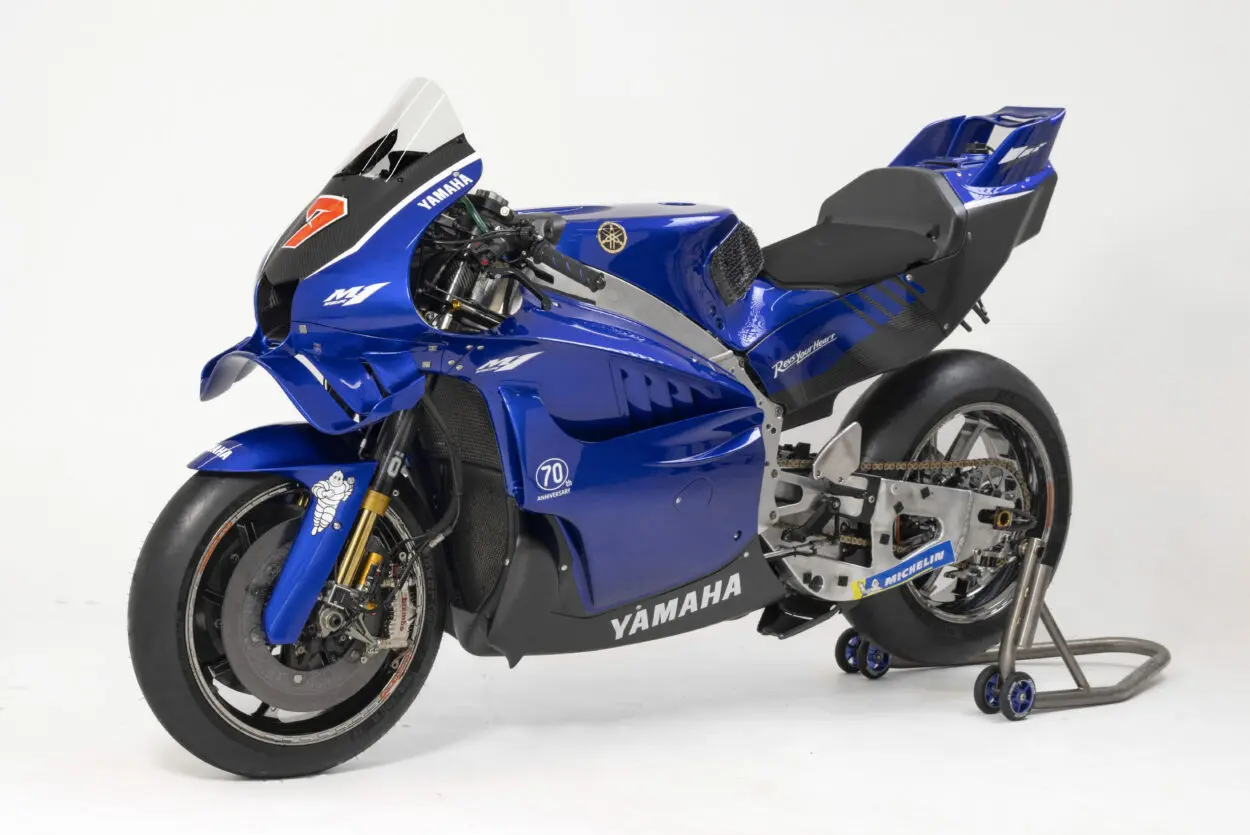 MotoGP | Yamaha presenta la nuova YZR-M1 con motore V4 a Misano