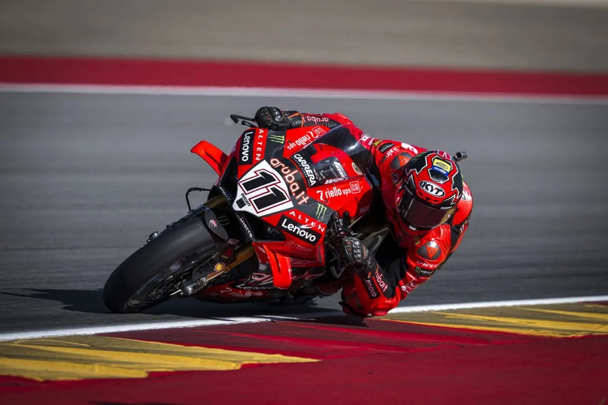 SBK | Round Aragona 2025, Superpole: Nicolò Bulega infrange il record del tracciato. Sua la pole position in Gara 1