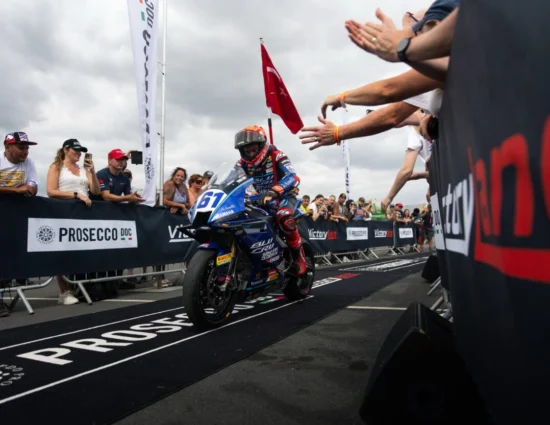 SSP | Round Francia 2025, Superpole: Can Öncü spacca il cronometro (insieme alla moto) e firma la pole a Magny-Cours