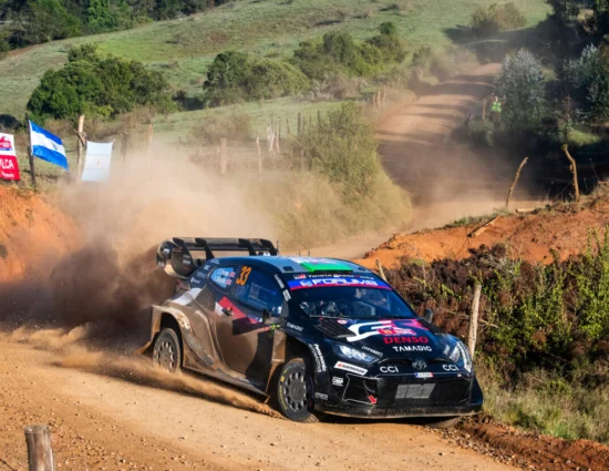 WRC | Rally del Cile 2025, PS7-9: colpaccio per Evans sotto la pioggia, da quinto a primo