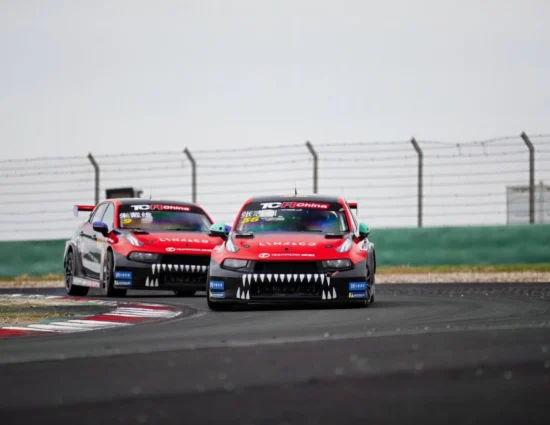 TCR China | Shanghai #2 2025: Prima vittoria per David Deng, in mezzo a contatti e tensioni tra Zhu e Zhang. Liu Zichen campione Challenge