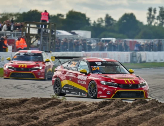 TCR Denmark | Padborg Night 2025: Finale polemico in casa Mascot. Ebdrup elimina Jensen e spodesta il “Re” dopo 5 anni diventando il nuovo campione