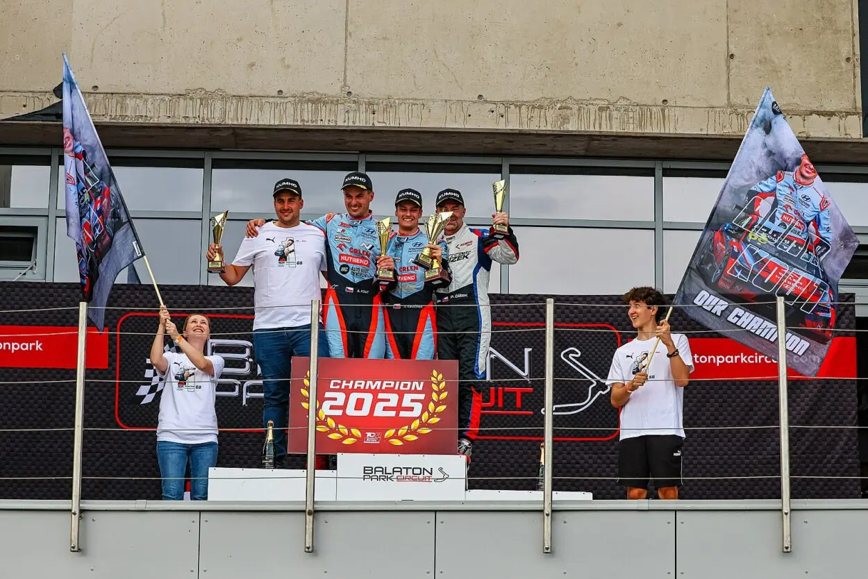 TCR Eastern Europe | Balaton Park 2025: Janík Motorsport rimane sul trono, Adam Kout è il nuovo campione. Knego rimanda la festa del titolo croato a Grobnik