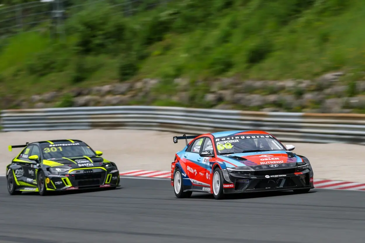 TCR Eastern Europe | Anteprima Balaton Park 2025: Kout vs Kadlečik, sfida all’ultimo punto per il primo titolo