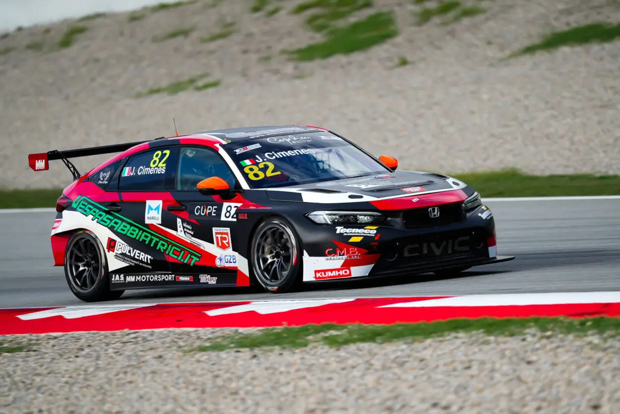 TCR Europe | Barcellona 2025, Cimenes: “Continua il trend positivo in qualifica. Stagione europea partita perfettamente a Misano, poi tutto in salita con i due incidenti al via”