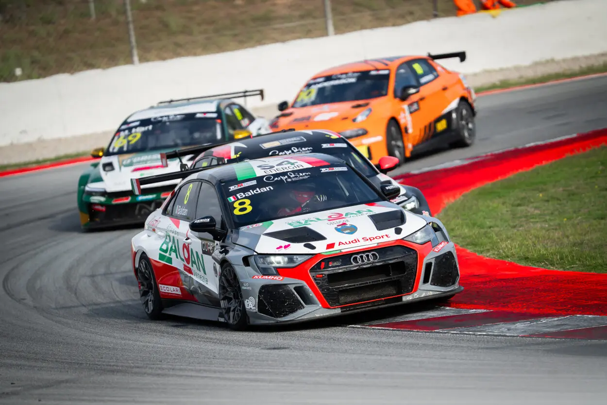 TCR Europe | Barcellona 2025, Baldan: “Potevo stare vicino alle altre Audi nonostante i 30kg. Stagione europea altalenante e da bicchiere mezzo vuoto. Ora penso a Misano”