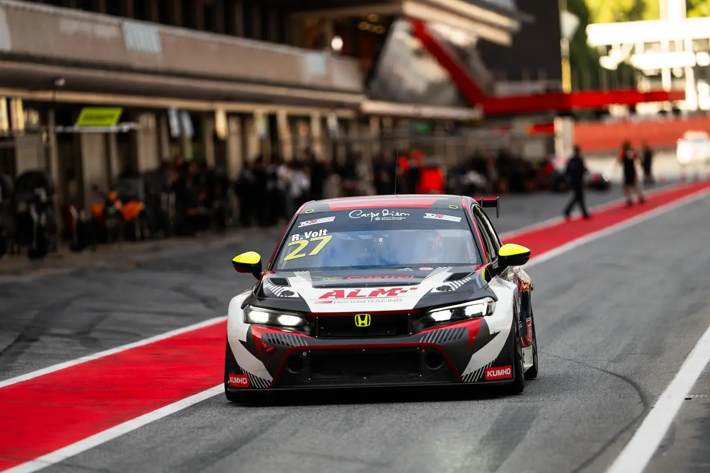 TCR Europe | Barcellona 2025, Penalità Gara 2: Volt squalificato, Brickley resta campione ma a pari punti con Teddy Clairet