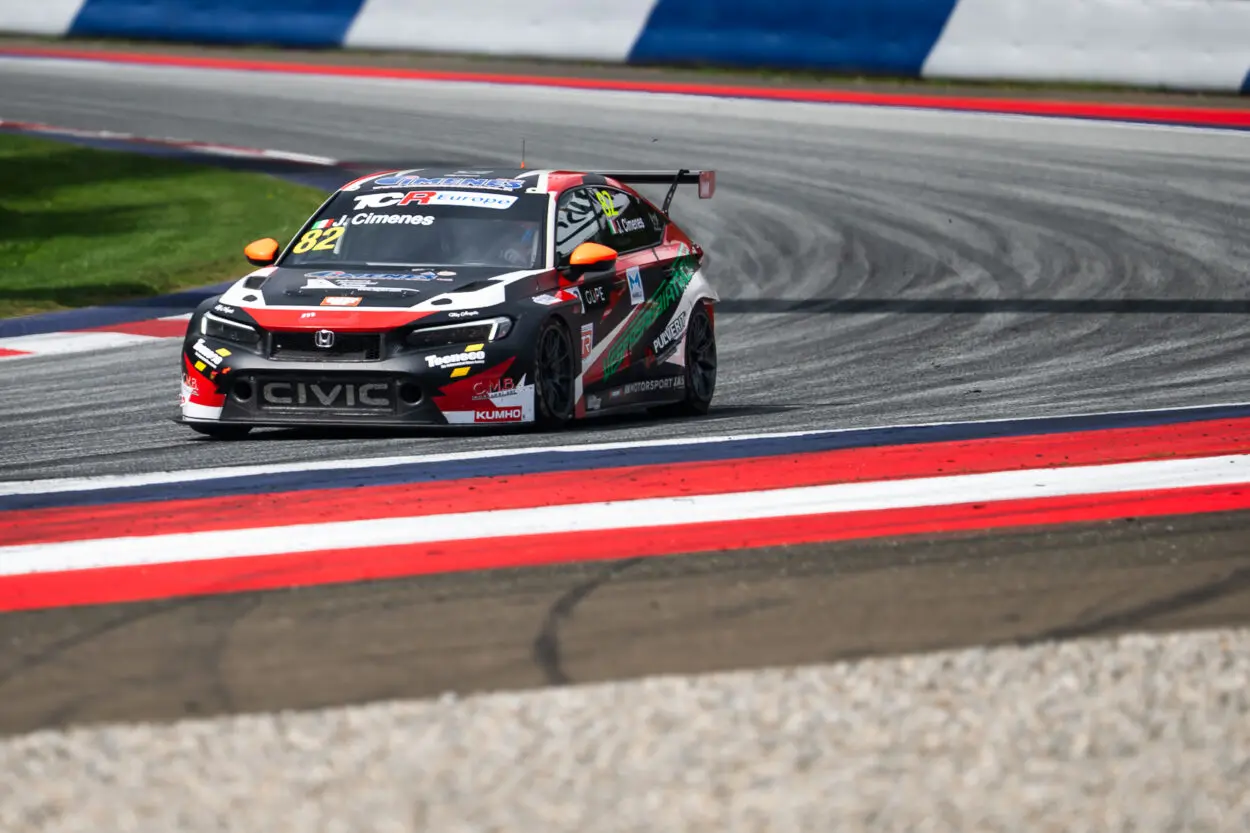 TCR Europe | Red Bull Ring 2025, Cimenes: “Senza la zavorra potevo puntare alla pole. Finalmente un’ottima partenza poi l’incidente, ma sto bene!”