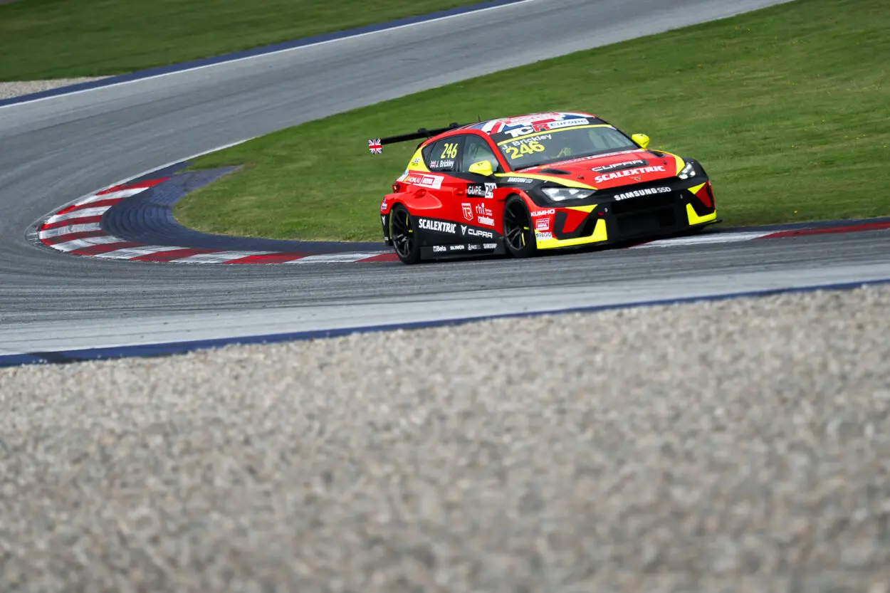 TCR Europe | Red Bull Ring 2025, Brickley: “Weekend molto buono, peccato per la penalità in Gara 1. Classifica serrata, per fortuna a Barcellona avrò meno peso a bordo”
