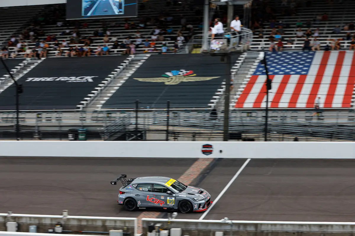TCR Michelin Pilot Challenge | Indianapolis 2025: Show Cupra. Prima pole e vittoria negli USA, in rimonta dal fondo. Honda MMG ora nuova leader del campionato