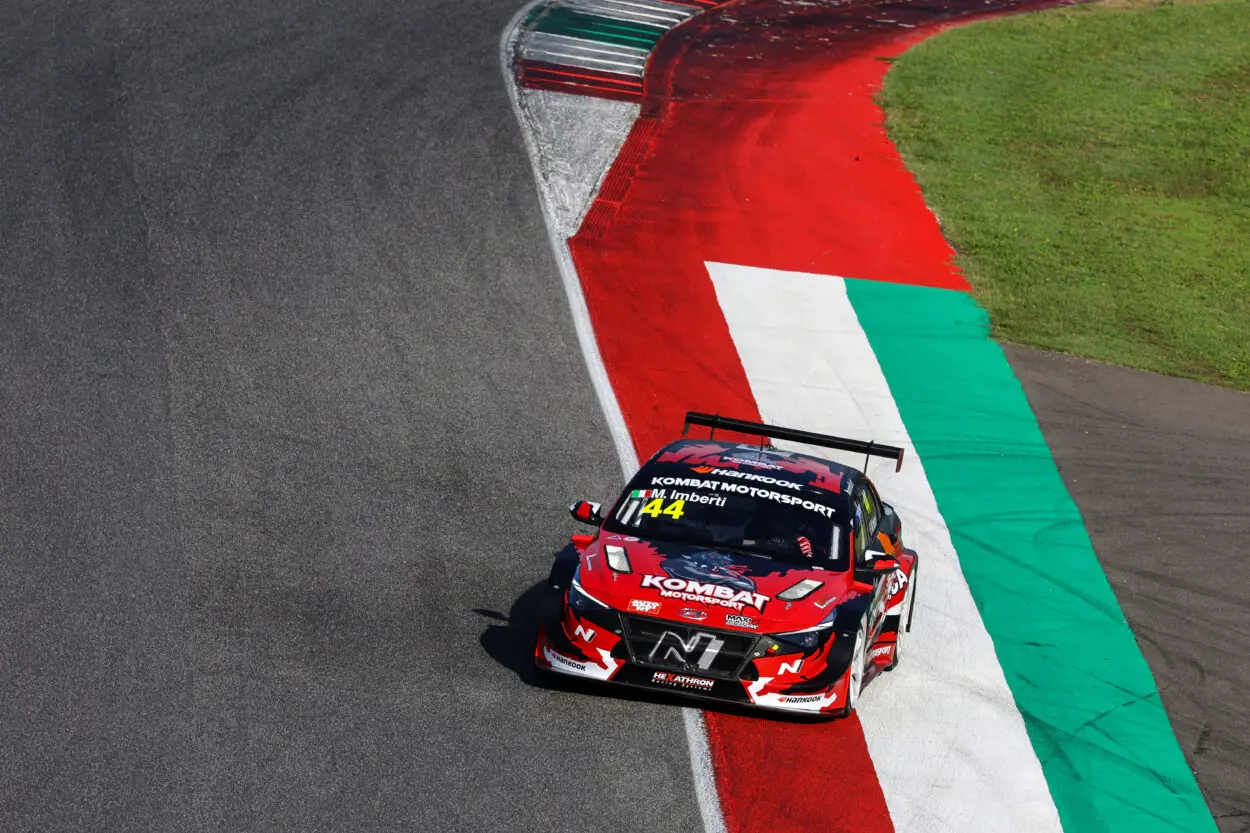 TCR Italy | Mugello 2025, Prove Libere 1-2: Imberti il più veloce di tutti, Hyundai un passo avanti a tutti. Taylor e Baldan a stretto contatto
