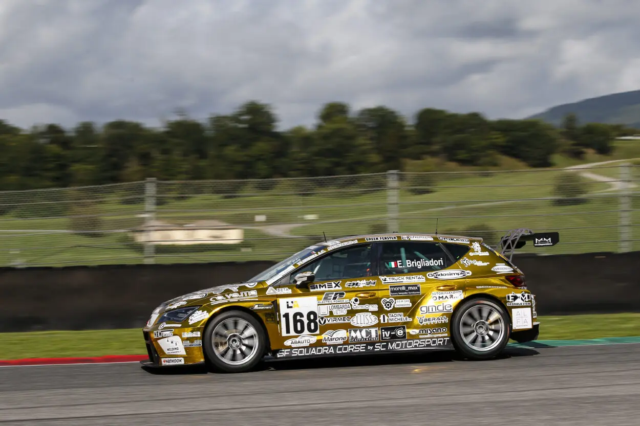 TCR Italy DSG | Mugello 2025, Penalità Gara 2: Brigliadori sarà arretrato in griglia a Misano dopo l’incidente con Palazzo