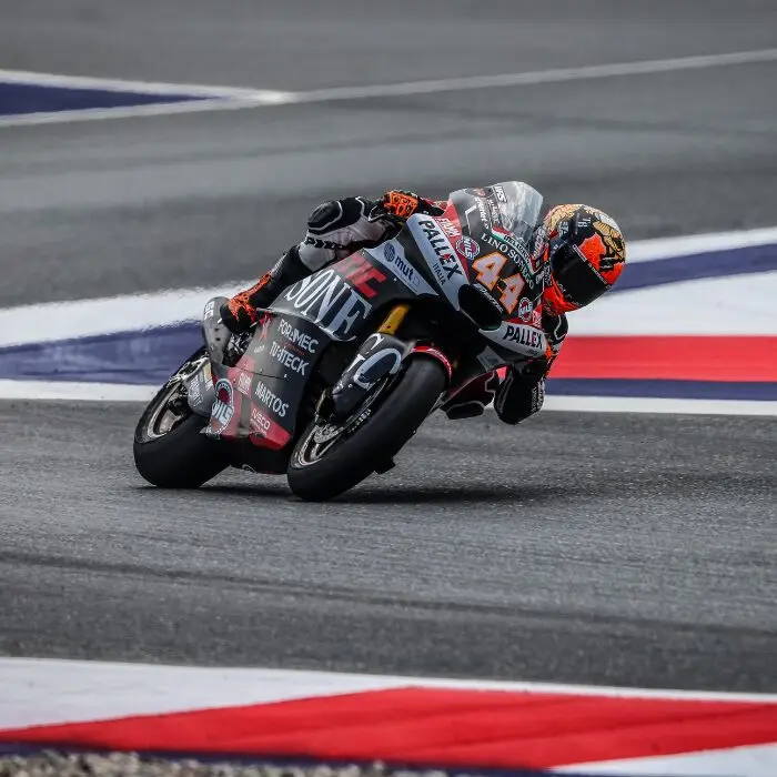 Moto2 | GP Catalogna 2025, Practice: Arón Canet leader dal fondo della griglia, italiani lontani