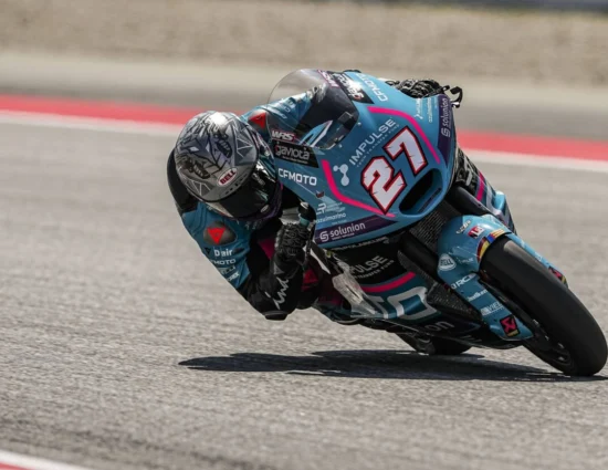 Moto2 | GP Catalogna 2025, gara: Holgado domina, magnifico podio da sostituto per Munoz. Out Canet mentre fatica Moreira (14°)