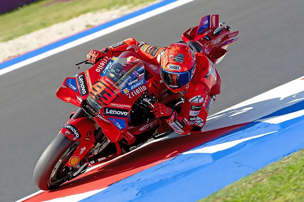 MotoGP | GP San Marino 2025, Practice: Marc Márquez fa suo il venerdì di Misano, gli italiani all’inseguimento