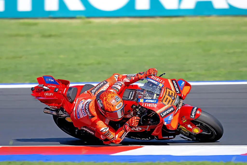 MotoGP | GP San Marino 2025, Warm-up: Marc Márquez primeggia nel turno di riscaldamento