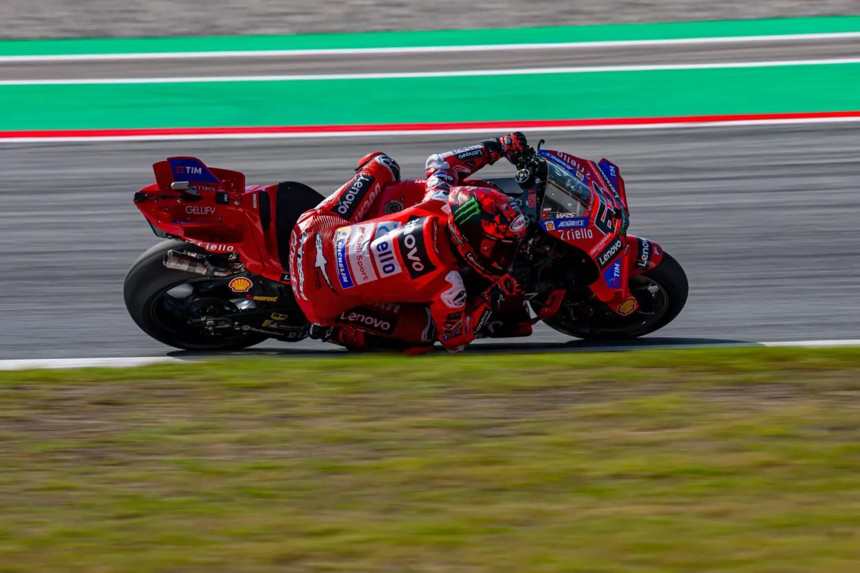 MotoGP | GP Giappone 2025, FP1: Francesco Bagnaia parte forte a Motegi, terzo Márquez