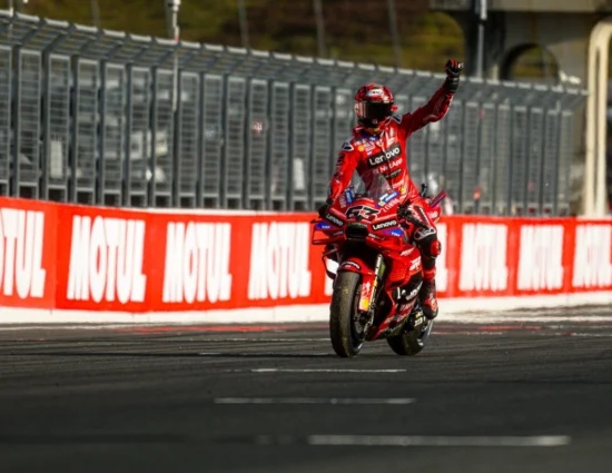 MotoGP | GP Giappone 2025, la cronaca della gara di Motegi vinta da Francesco Bagnaia e che ha consegnato il titolo a Marc Márquez
