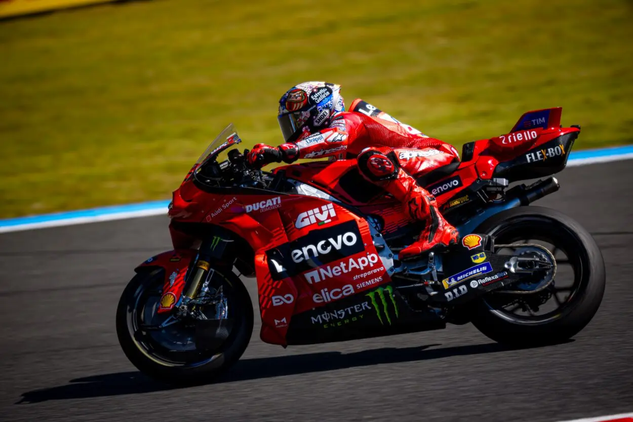 MotoGP | GP Giappone 2025, gara: Bagnaia vince (con brivido), Marc Marquez è campione del mondo!