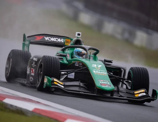Super Formula | Fuji #2 2025: Sacha Fenestraz vince una non-gara fermata dalla pioggia battente