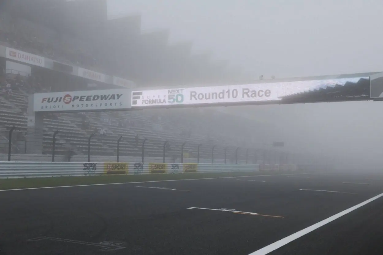 Super Formula | Fuji #2 2025: la nebbia vince su tutto, cancellata la seconda gara del weekend