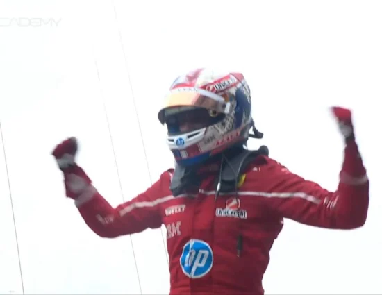 F1 Academy | GP Singapore 2025, Gara 2: Maya Weug trionfa con un sorpasso all’ultimo giro su Pin, terza Lloyd