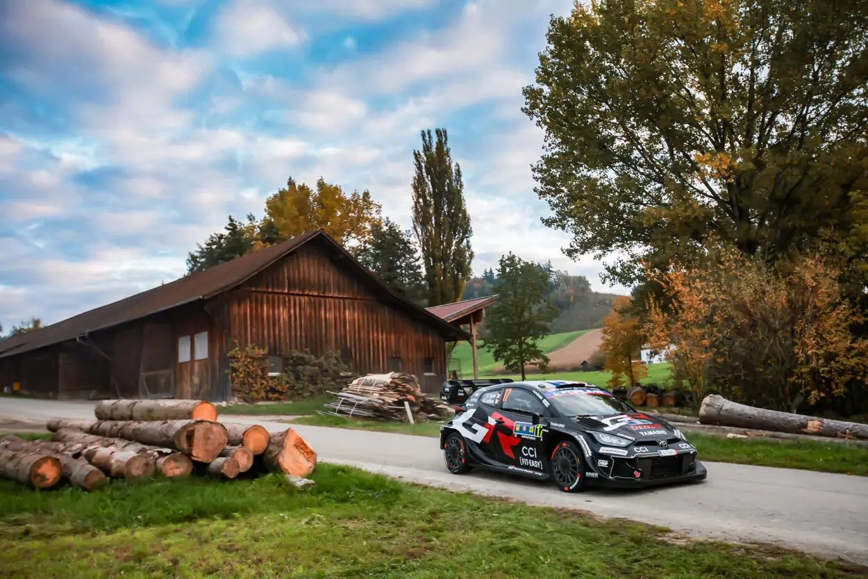 WRC | Central European Rally 2025, PS6/8: Ogier chiude in testa un venerdì ad alta tensione. Rovanperä a soli sei decimi, Toyota domina in Centro Europa