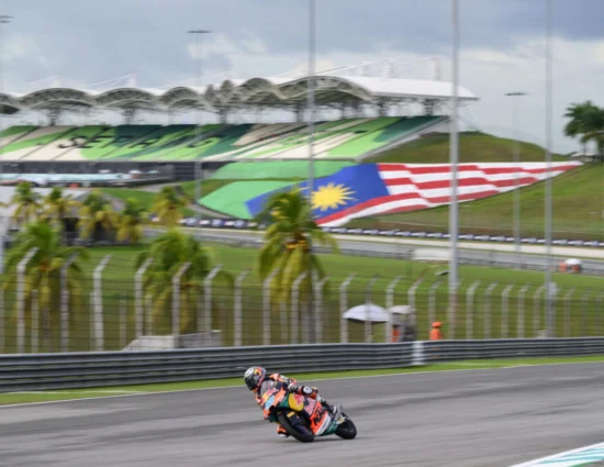Moto3 | GP Malesia 2025, gara: incidente nel giro di schieramento tra Rueda e Dettwiler (coscienti), partenza rimandata