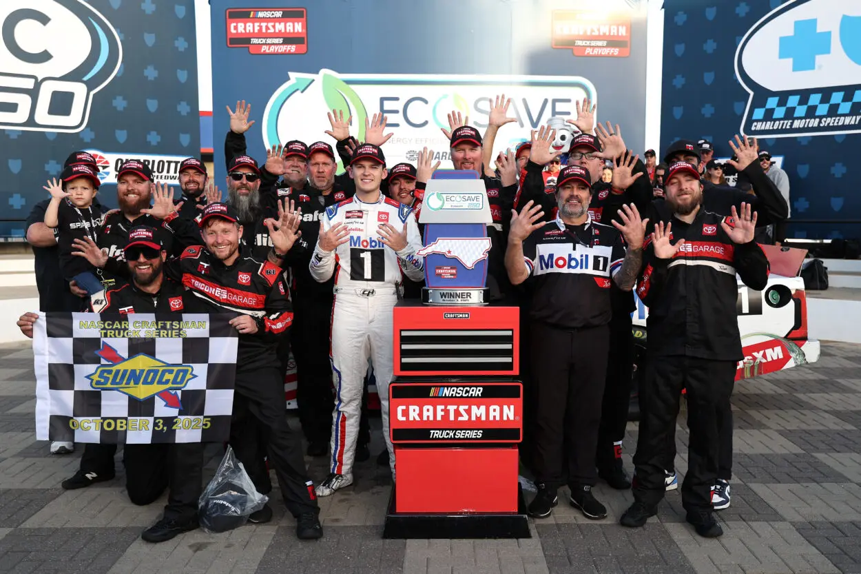 NASCAR | Truck Series, Charlotte Roval 2025: Corey Heim si impone su Crews e conquista il decimo successo stagionale