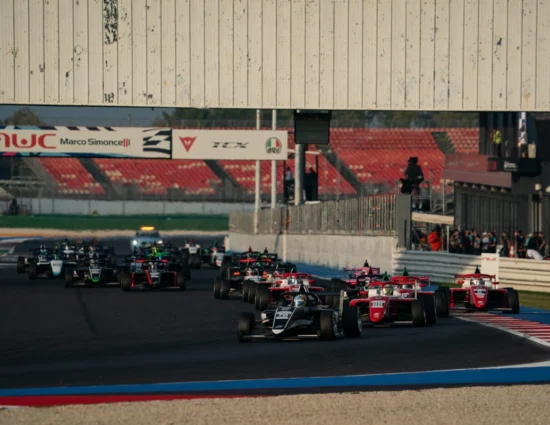 F4 Italia | Misano #2 2025, Gara 3 (Gruppo A-C): Gabriel Gomez prende la sua quarta vittoria stagionale