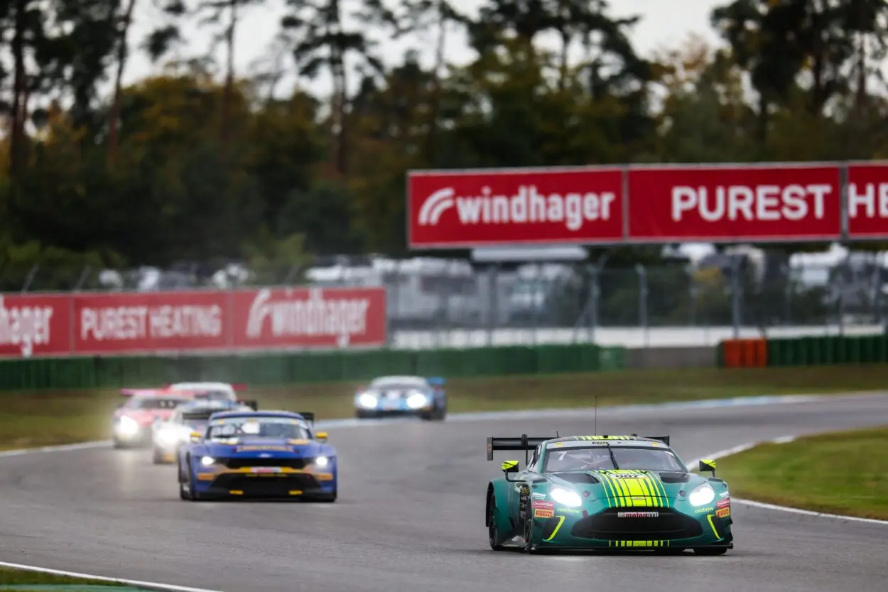 DTM | Hockenheim 2025, Qualifiche 2: prima pole per Magnus e Aston Martin, poi Guven e Green