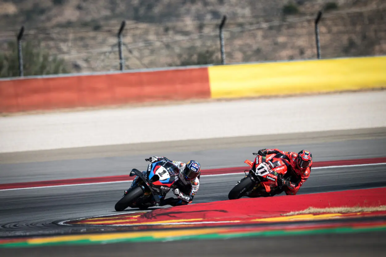 SBK | Round Estoril 2025, Gara 1: Toprak Razgatlıoğlu raggiunge le 20 vittorie stagionali