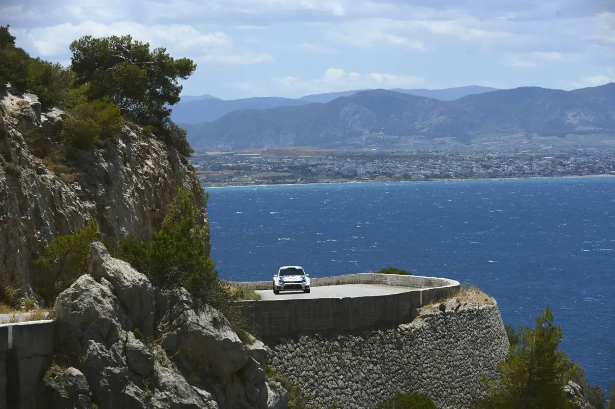 WRC | Il Rally dell’Acropoli cambia sede e torna a Loutraki nel 2026: ritorno alle origini per la 70ª edizione