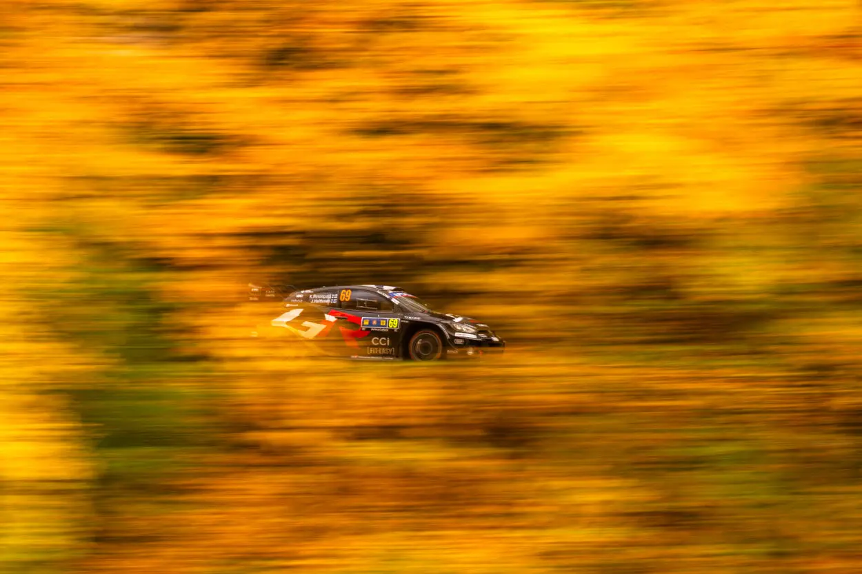 WRC | Central European Rally 2025, PS9/11: Rovanperä sale in vetta! Ogier esce di strada e si ritira