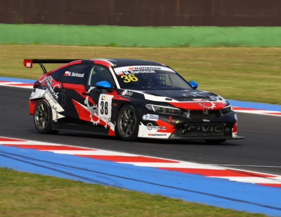 TCR Italy | Misano #2 2025, Bartoszuk: “Dalla prima gara ho imparato tante cose e quest’anno è stato di apprendimento. Una stagione da 50 e 50”