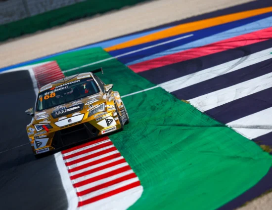 TCR Italy DSG | Misano #2 2025, Gara 1: Roccadelli vince, ma Brigliadori 2° è il nuovo campione