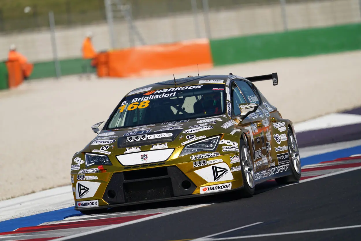 TCR Italy DSG | Misano #2 2025, Qualifiche: Brigliadori fa 6 su 6 con tripletta SF Squadra Corse, ma davanti scatterà Danova