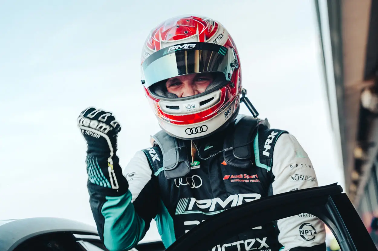 TCR Italy | Misano #2 2025, Taylor: “Non mi aspettavo una vittoria in gara, ma è stata incredibile. Un momento speciale avere qui tutta la mia famiglia a supportarmi”