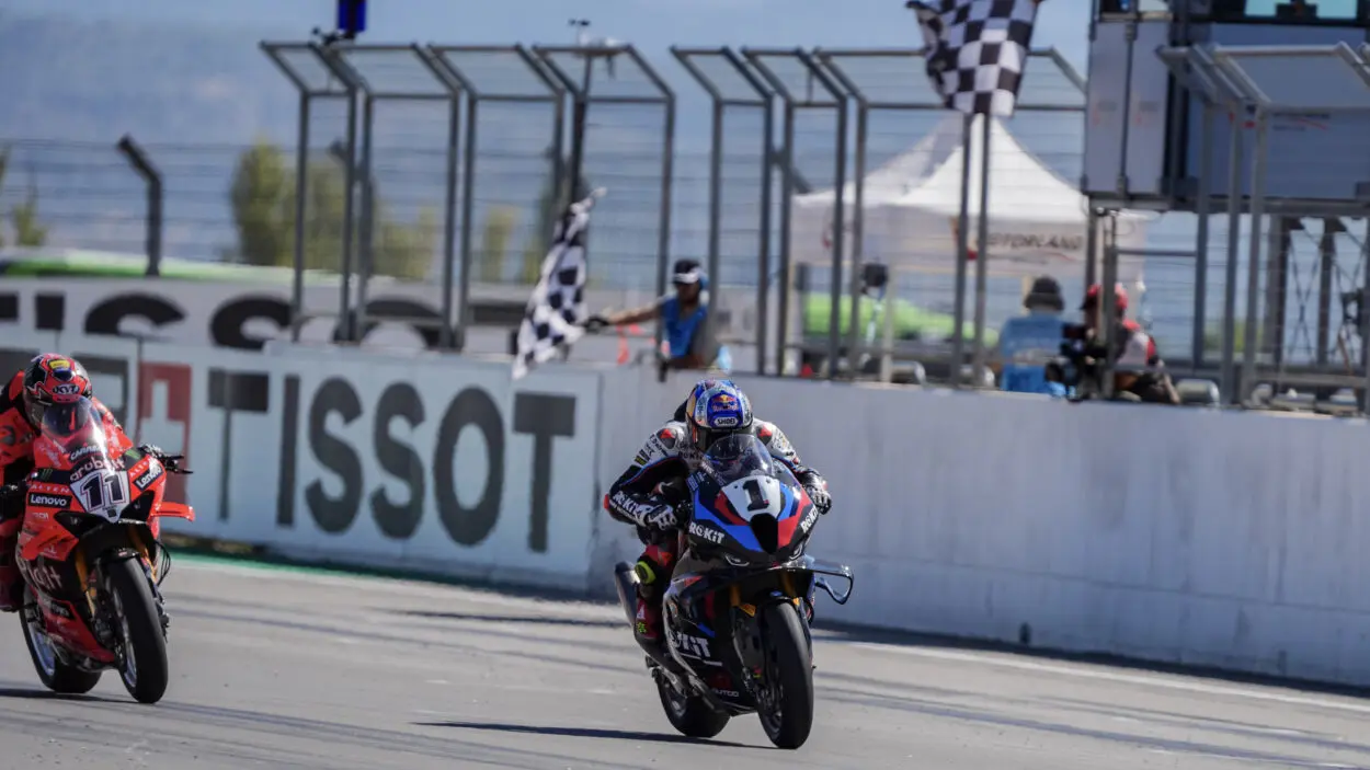 SBK | Round Estoril 2025, FP1: Razgatlıoğlu apre il weekend con il miglior tempo, Bulega in scia