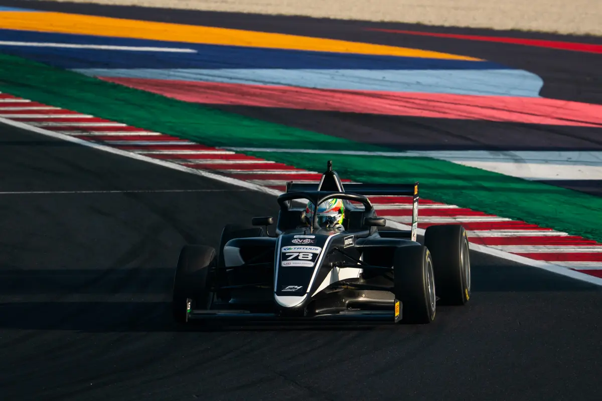 F4 Italia | Misano #2 2025, Qualifiche: Gabriel Gomez conquista il miglior tempo. Wheldon il più veloce della Prima Serie