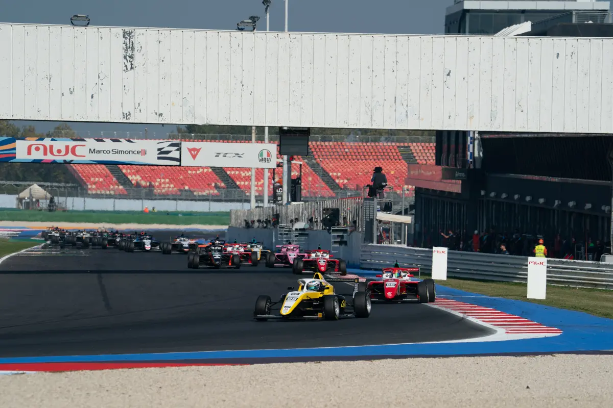 F4 Italia | Misano #2 2025: Sebastian Wheldon vince anche Gara 2 (Gruppo A-B). Nakamura-Berta campione!