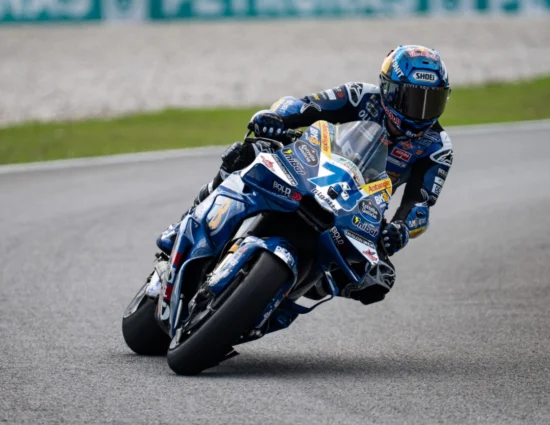 MotoGP | GP Malesia 2025, gara: Alex Marquez festeggia l’argento iridato con un’altra vittoria, Mir torna sul podio. Bagnaia KO per una foratura